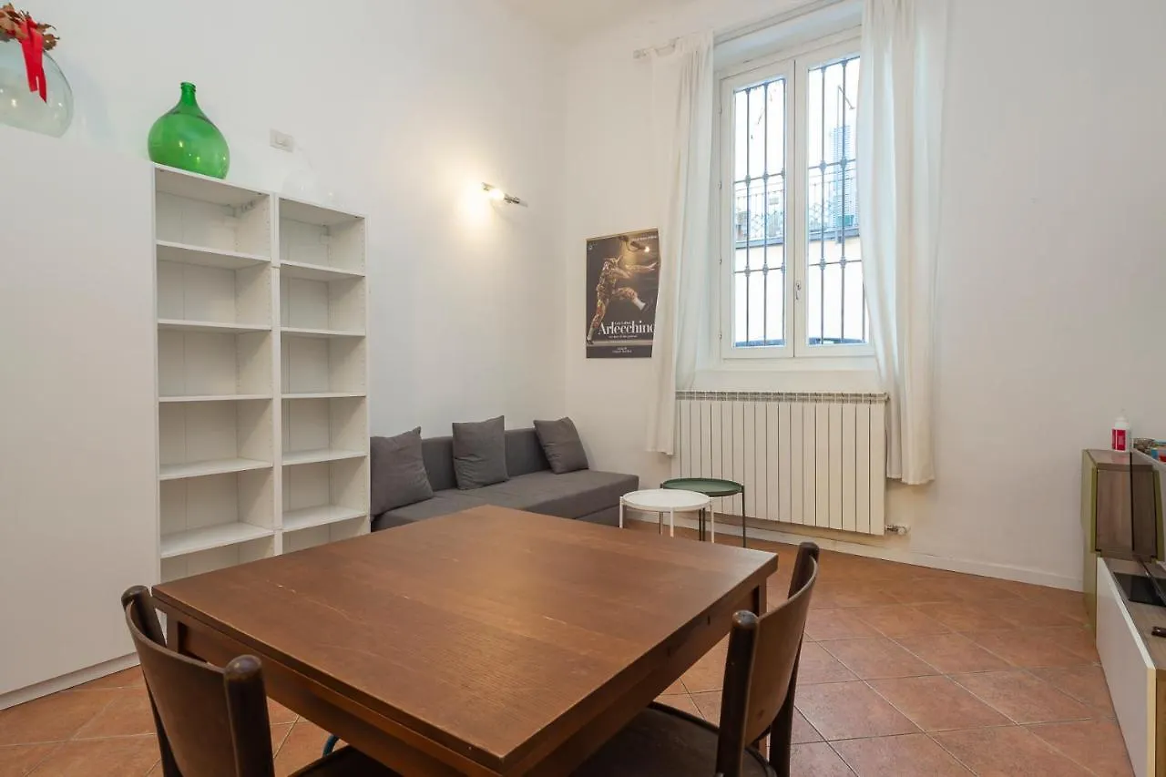 Flat In Isola De Castillia 22 Milano Italia