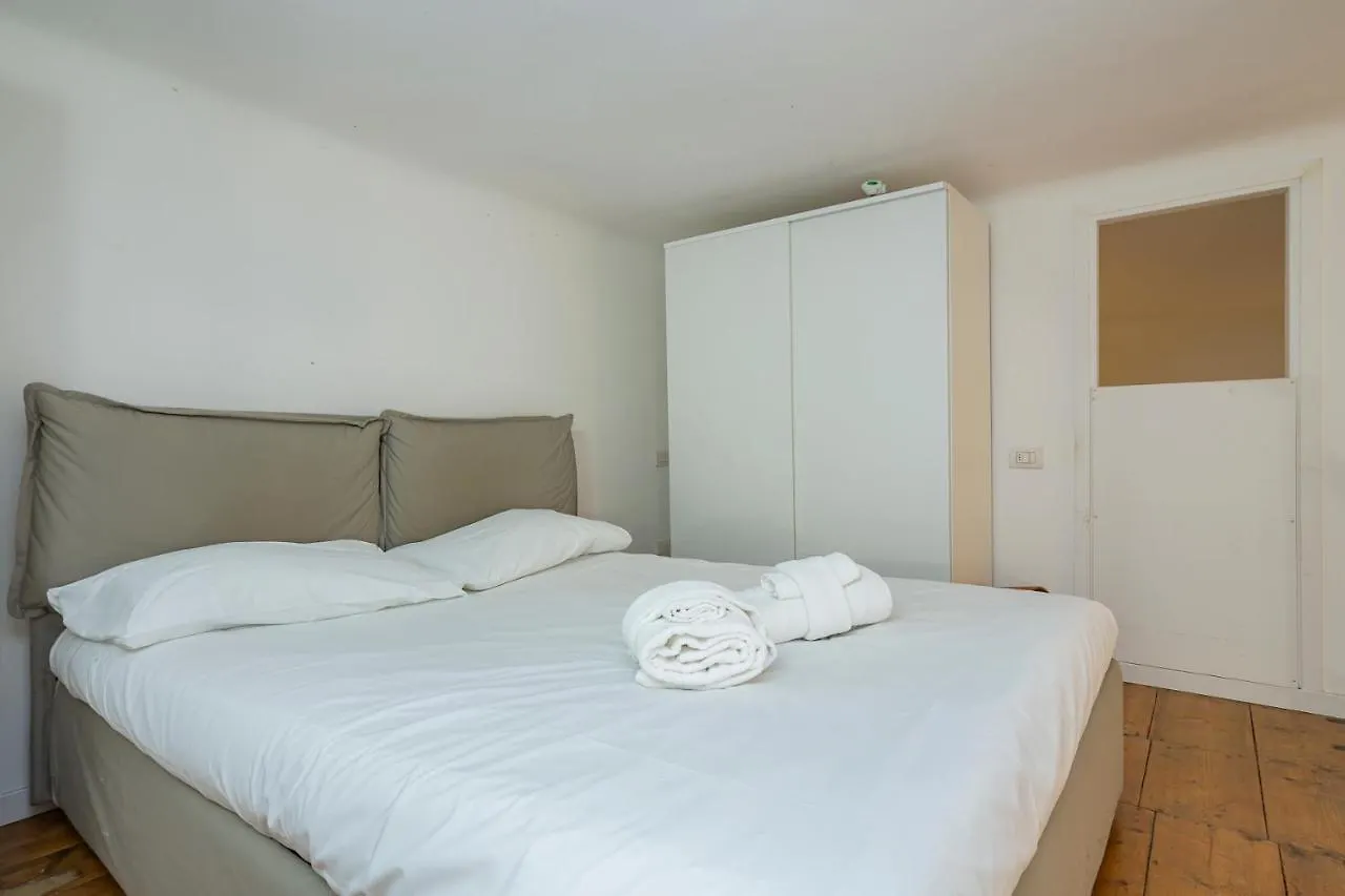Flat In Isola De Castillia 22 Milánó Olaszország