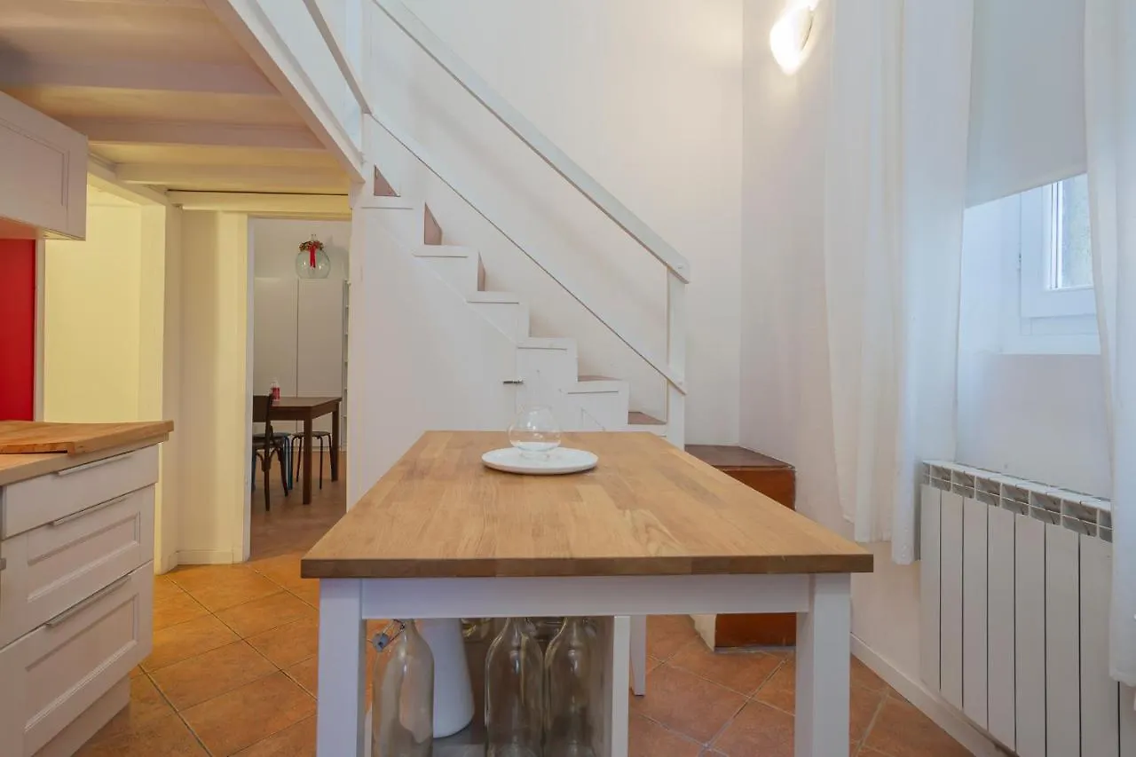 Flat In Isola De Castillia 22 Milánó Apartman